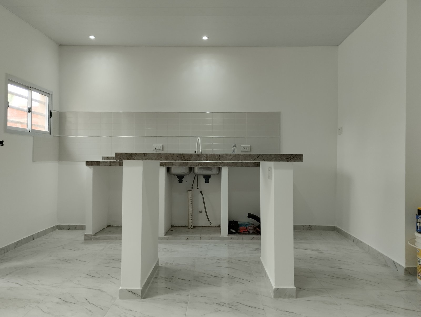 remodelación construcción tradicional concreto ladrillo ceramicos azulejos porcelanato hierros cemento